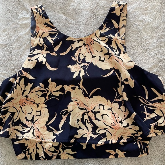 ASTR Ruffle Hem Crop - Picture 1 of 10